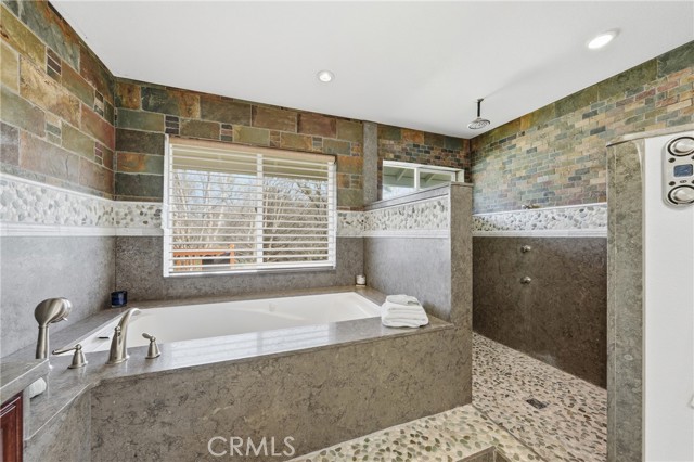 1050 Oak Park, Lakeport