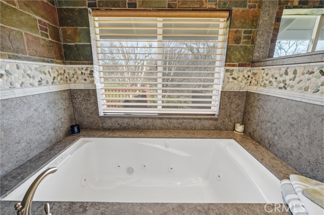 1050 Oak Park, Lakeport