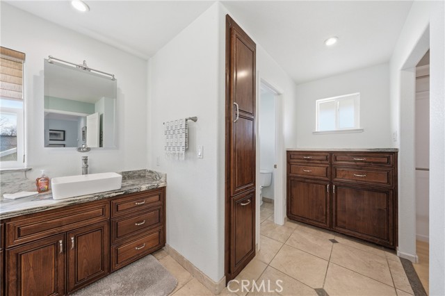 1050 Oak Park, Lakeport