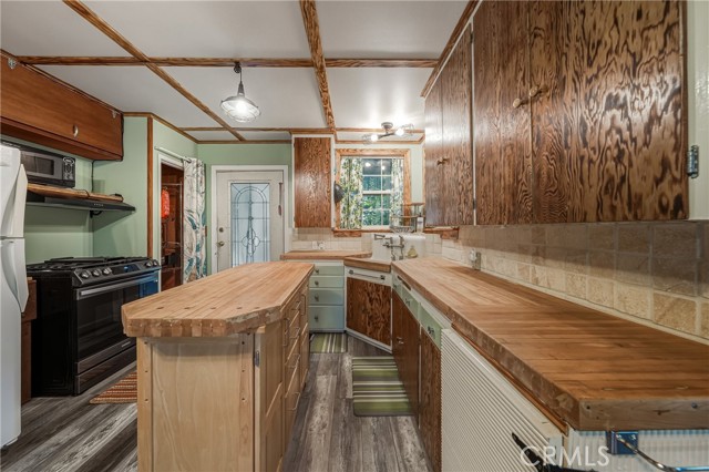 16179 Madrone, Cobb
