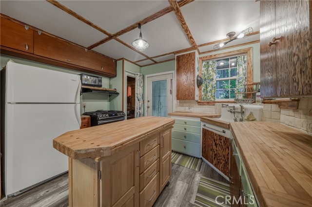 16179 Madrone, Cobb