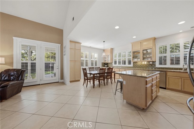 1250 Wrigley, Lakeport