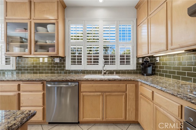 1250 Wrigley, Lakeport