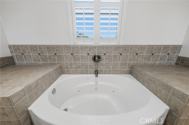 1250 Wrigley, Lakeport