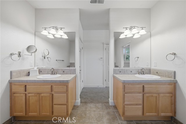 1250 Wrigley, Lakeport