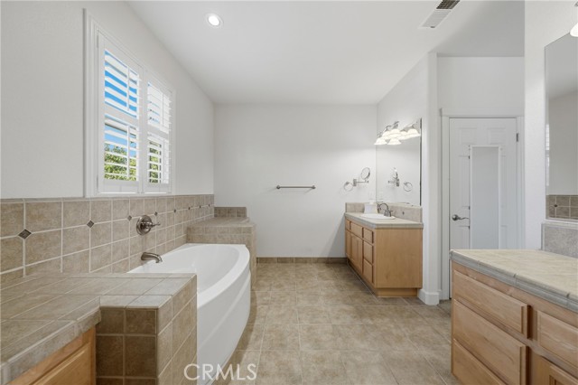 1250 Wrigley, Lakeport