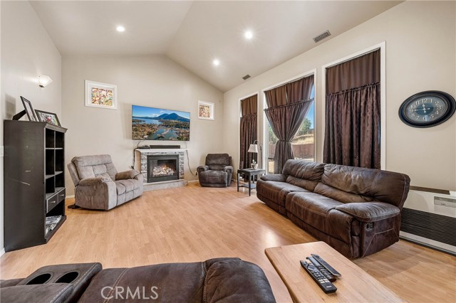 2920 Meadow Creek Road, Clearlake Oaks