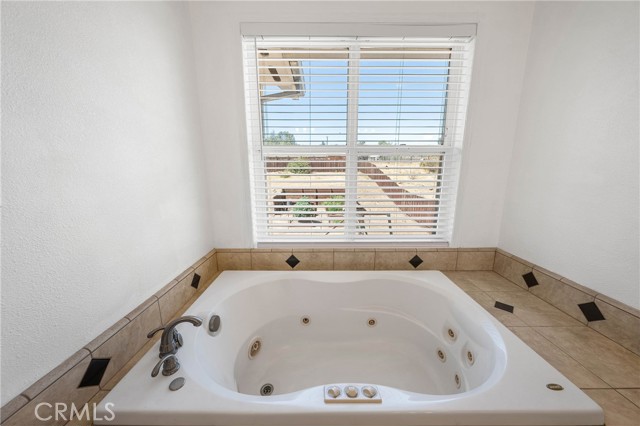 2920 Meadow Creek Road, Clearlake Oaks