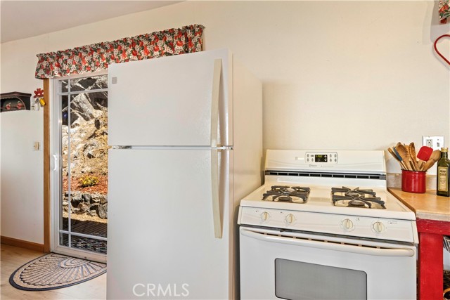 3723 Lakeview, Nice