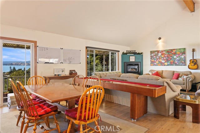 3723 Lakeview, Nice