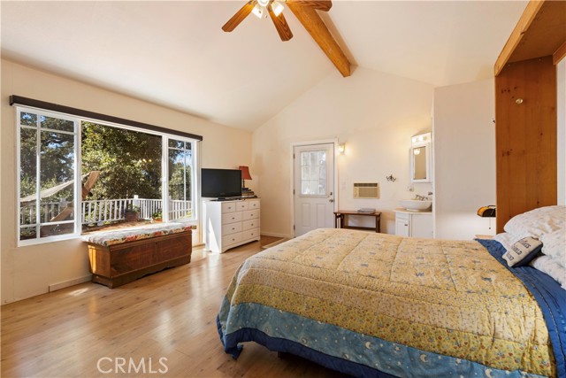 3723 Lakeview, Nice