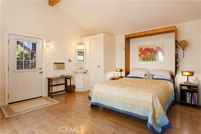 3723 Lakeview, Nice
