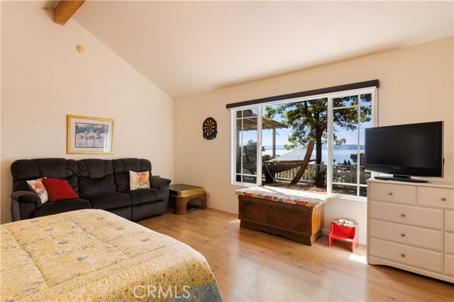 3723 Lakeview, Nice