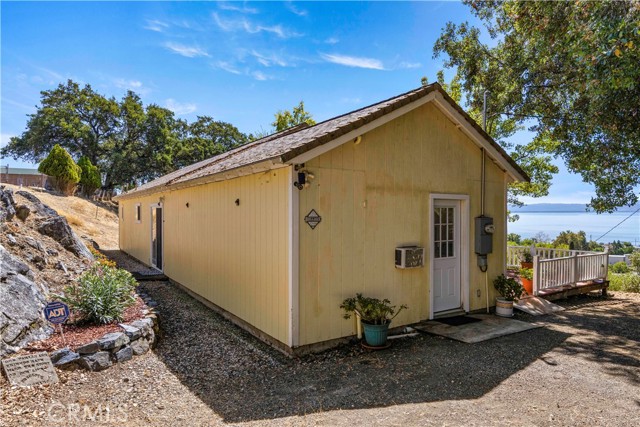 3723 Lakeview, Nice