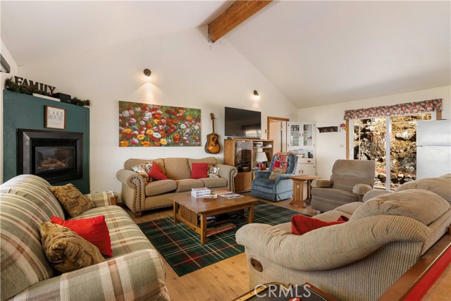 3723 Lakeview, Nice