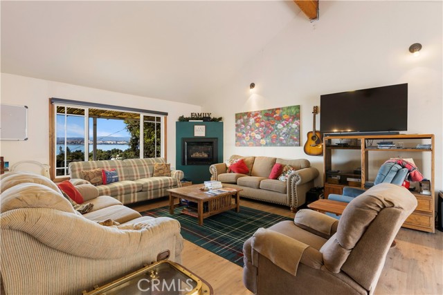 3723 Lakeview, Nice