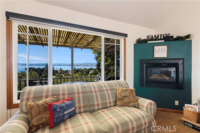 3723 Lakeview, Nice