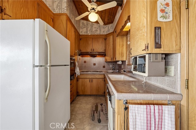 12805 Lakeshore Drive, Clearlake