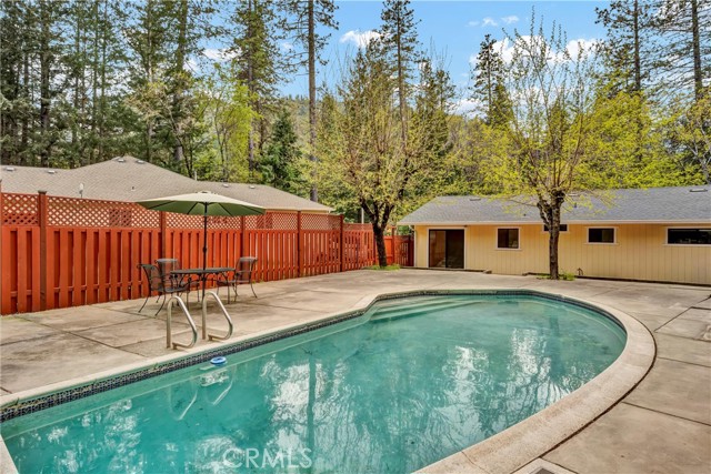 10005 Meadow Drive, Cobb