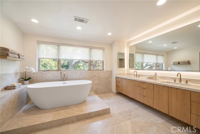 8266 Peninsula, Kelseyville