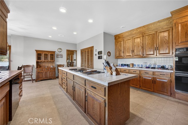 8266 Peninsula, Kelseyville