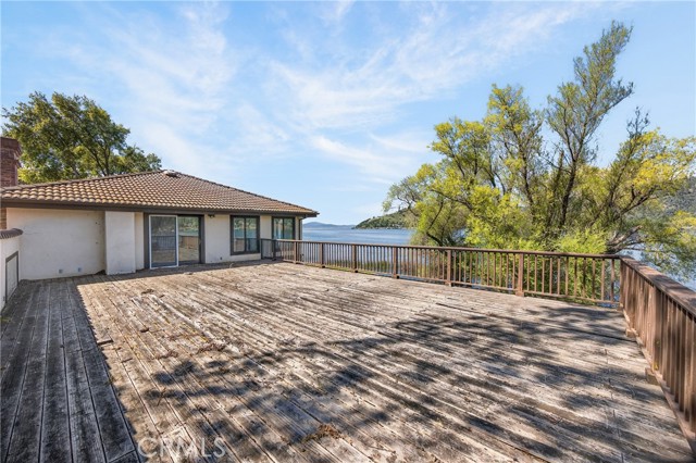 8266 Peninsula, Kelseyville