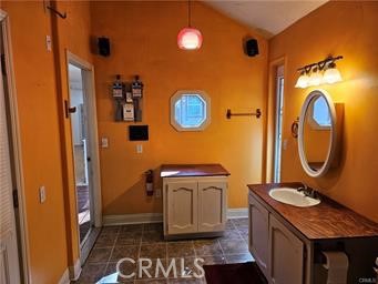 5532 Pine Avenue, Clearlake