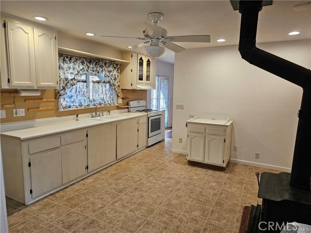 5532 Pine Avenue, Clearlake