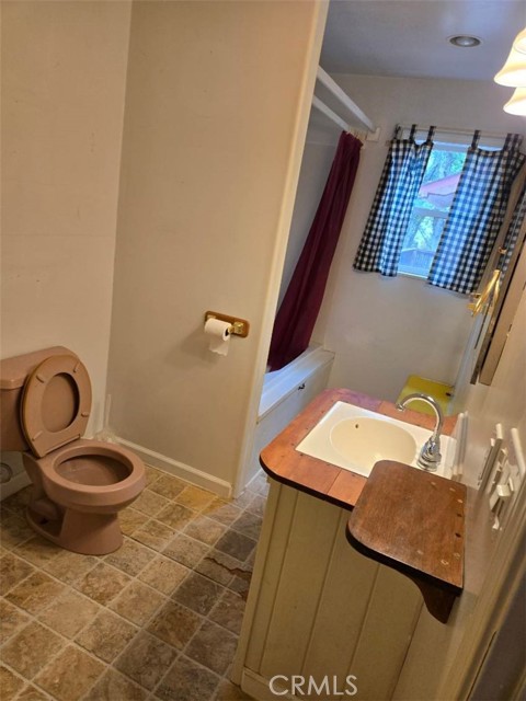 5532 Pine Avenue, Clearlake