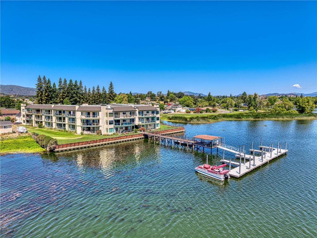 10 Royale, Lakeport