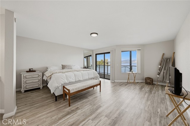 10 Royale, Lakeport