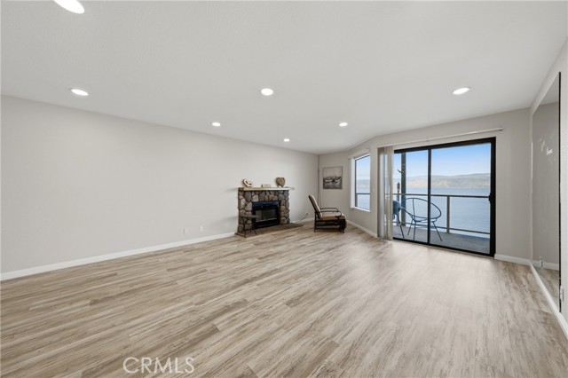 10 Royale, Lakeport