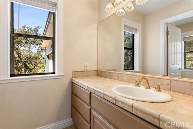 2210 Cedar Hill Way, Lakeport