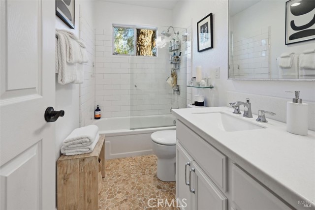 9845 Siskiyou Court, Kelseyville