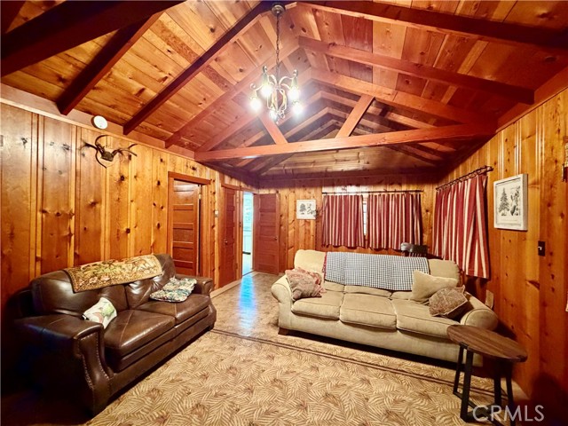 9520 Oak Place, Cobb