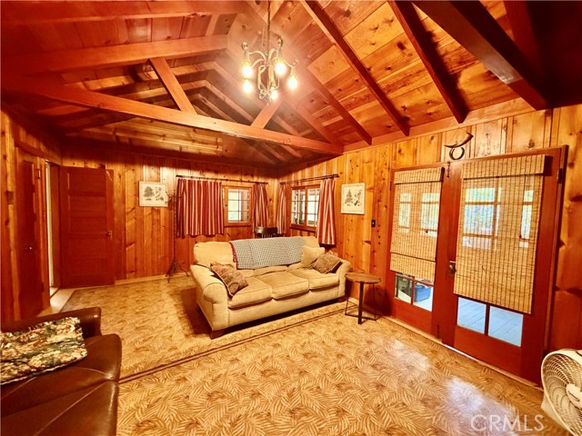 9520 Oak Place, Cobb