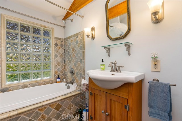 6733 Live Oak Drive, Kelseyville